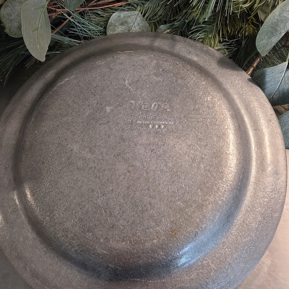 Wilton Armetale Pewter Tone Decorative Plates - Set of 2 - Picture 5 of 5